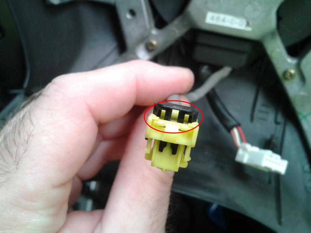 SRS_AIrbag_Connector.thumb.jpg.37817b5d3fd545a10ebdb3e856345889.jpg